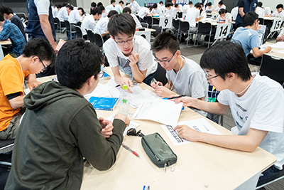 「数学甲子園2019」本選/競技中の様子