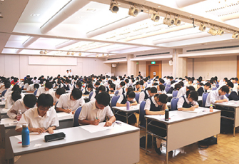 数学の猛者たちがくり広げる熱い戦い　「数学甲子園2019」本選出場36チームが決定