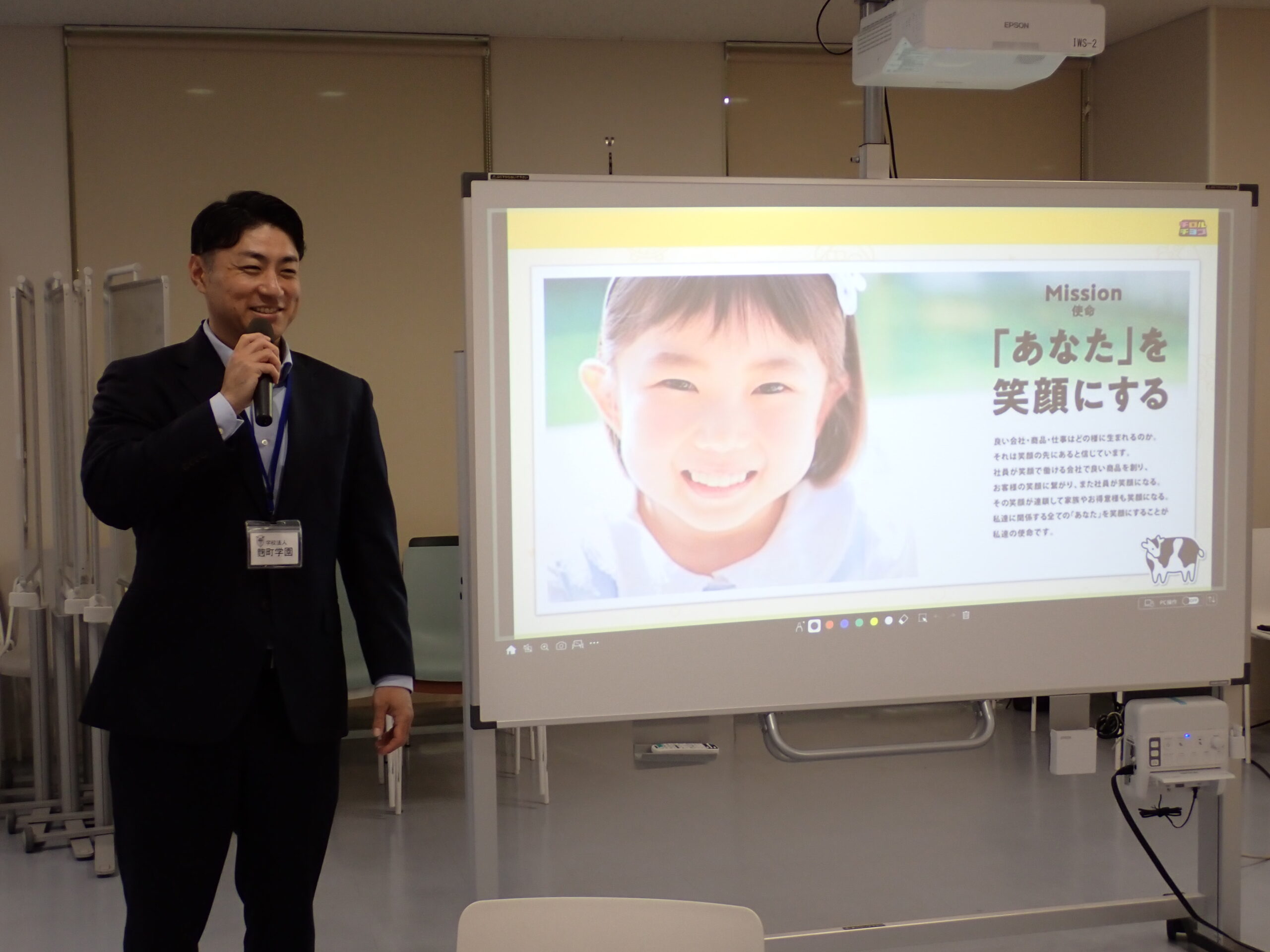 授業に登壇する　チロルチョコ株式会社　代表取締役社長 松尾裕二